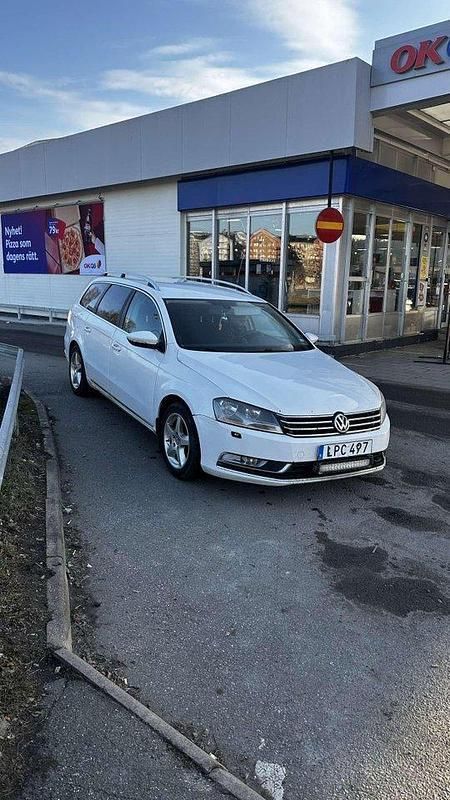 Vit Begagnad 2011 VW Passat Kombi | 47 000 kr (Superpris) - Bild 1/3