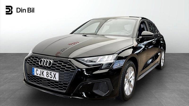Svart (brilliantsvart) Begagnad 2022 Audi A3 Sportback Proline Halvkombi | 229 000 kr (Marknadspris) - Bild 1/4