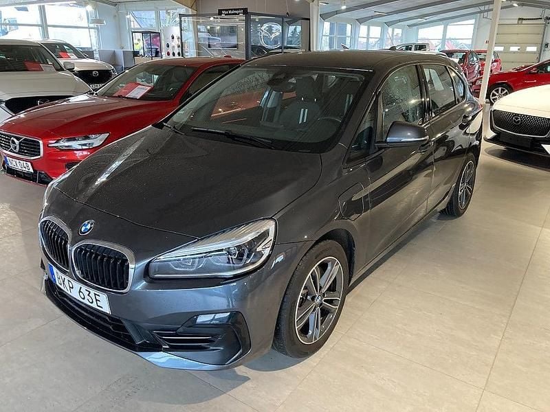 Begagnad BMW 225 Active Tourer Sport Line 136 HK (100 kW) 2019 Grå Minibuss
