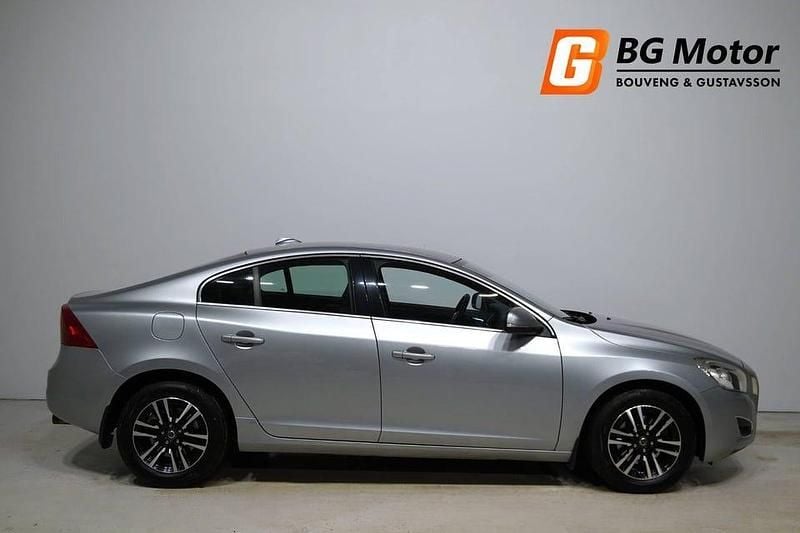 Begagnad Volvo S60 Momentum 150 HK (110 kW) 2010 Silver Sedan