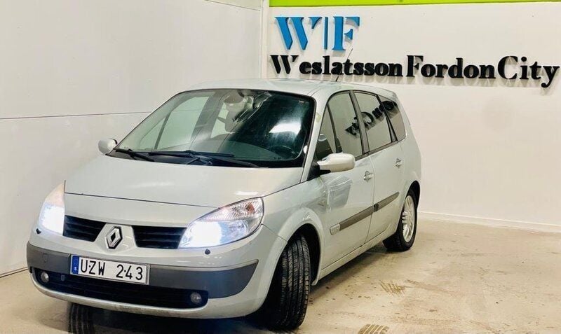 Begagnad Renault Grand Scénic II 135 HK (99 kW) 2004 Ljusgrå Minibuss