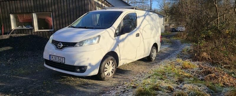 Vit Begagnad 2017 Nissan NV200 Van | 85 000 kr (Marknadspris) - Bild 1/4
