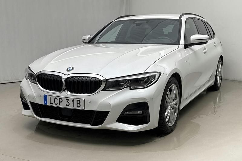 Vit Begagnad 2020 BMW 330 M Sport Kombi | 389 000 kr (Marknadspris) - Bild 1/4