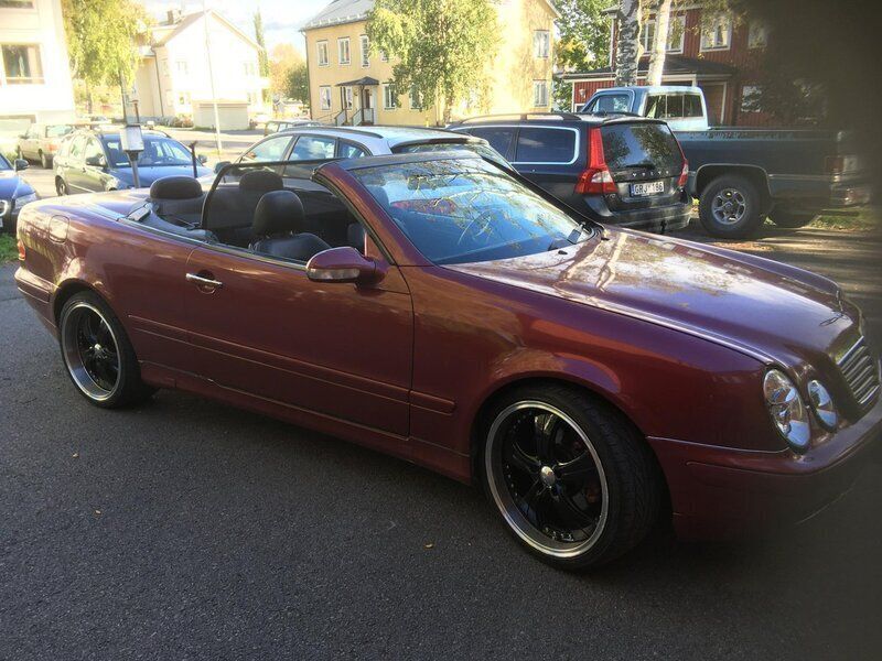 Röd Begagnad 2000 Mercedes CLK230 Elegance Cab | 45 000 kr (Superpris) - Bild 1/3