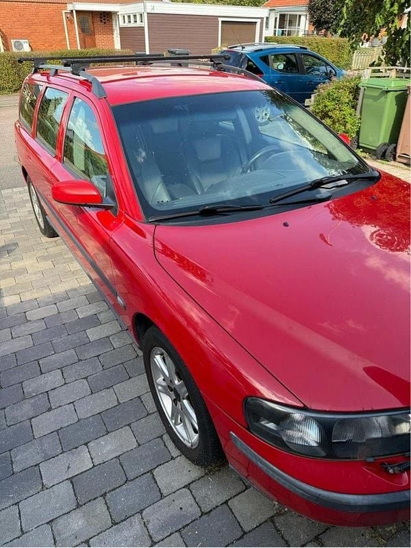 Röd Begagnad 2004 Volvo V70 Business Edition Kombi | 9 900 kr (Superpris) - Bild 1/3