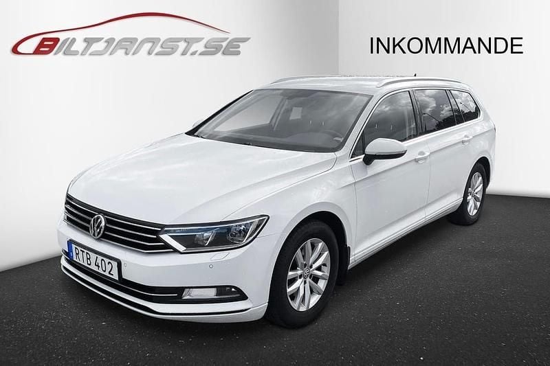 Vit Begagnad 2017 VW Passat Kombi | 189 900 kr (Marknadspris) - Bild 1/4