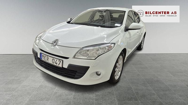 Vit Begagnad 2011 Renault Mégane III Halvkombi | 29 900 kr (Marknadspris) - Bild 1/4