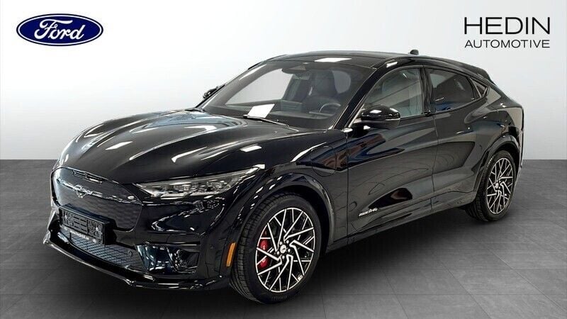 Svart Begagnad 2023 Ford Mustang Mach-E GT Sport SUV | 599 900 kr (Marknadspris) - Bild 1/4