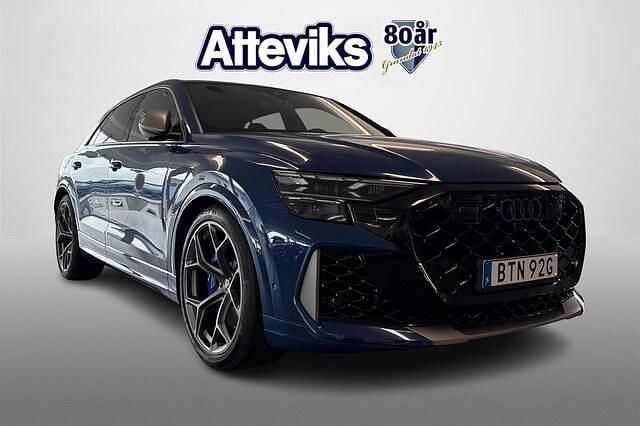 Ascariblå metallic Begagnad 2025 Audi RS Q8 Performance SUV | 1 759 900 kr (Lite dyr) - Bild 1/4