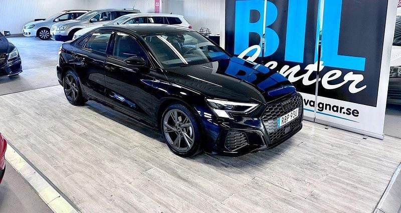 Svart Begagnad 2023 Audi A3 S-Line Sedan | 329 000 kr (Dyr) - Bild 1/3