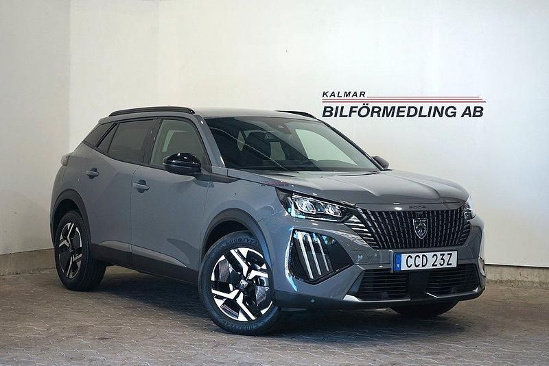 Grå Begagnad 2025 Peugeot 2008 SUV | 269 900 kr (Marknadspris) - Bild 1/4
