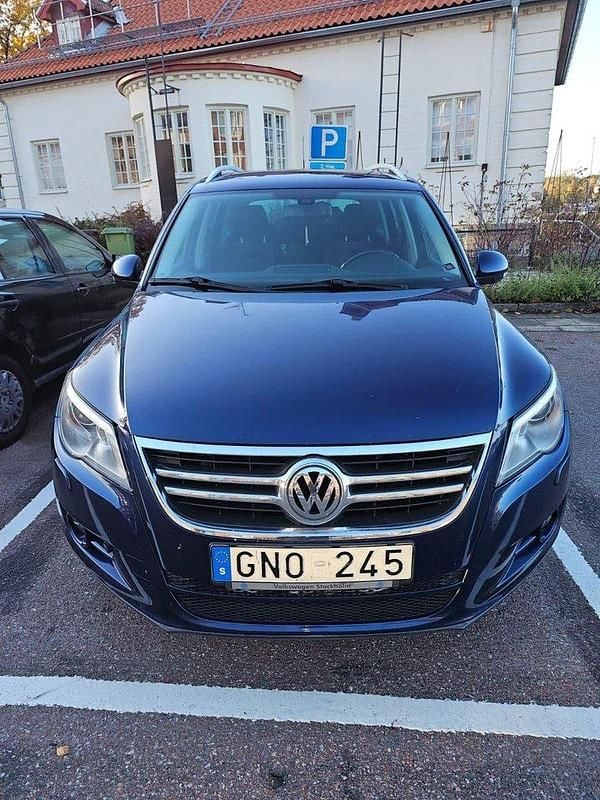 Blå Begagnad 2009 VW Tiguan Sportline SUV | 50 000 kr (Marknadspris) - Bild 1/4