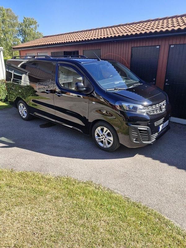 Svart Begagnad 2021 Opel Vivaro Van | 200 000 kr (Marknadspris) - Bild 1/4