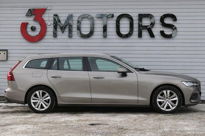 Begagnad Volvo V60 Momentum 150 HK (110 kW) 2018 Grå Kombi