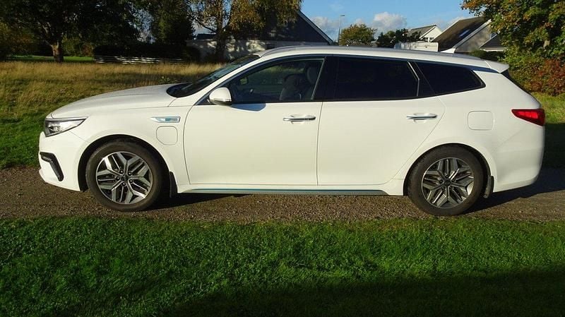 Vit Begagnad 2020 Kia Optima Hybrid Advance Sedan | 199 000 kr (Marknadspris) - Bild 1/4