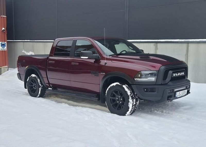Röd Begagnad 2022 RAM 1500 Pickup | 599 000 kr - Bild 1/4