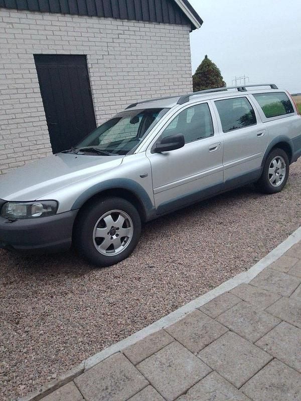 Silver Begagnad 2002 Volvo XC70 Business Edition SUV | 12 000 kr (Superpris) - Bild 1/4