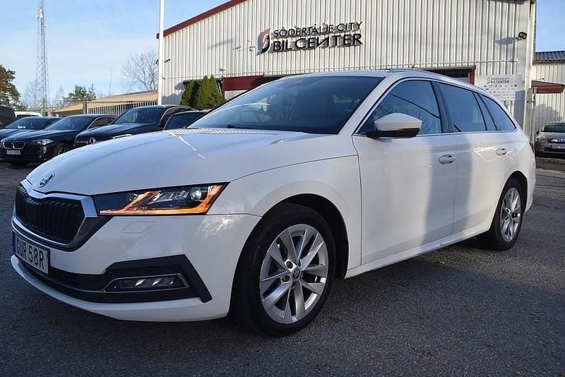 Vit Begagnad 2022 Skoda Octavia G-TEC Style Kombi | 209 900 kr (Dyr) - Bild 1/4