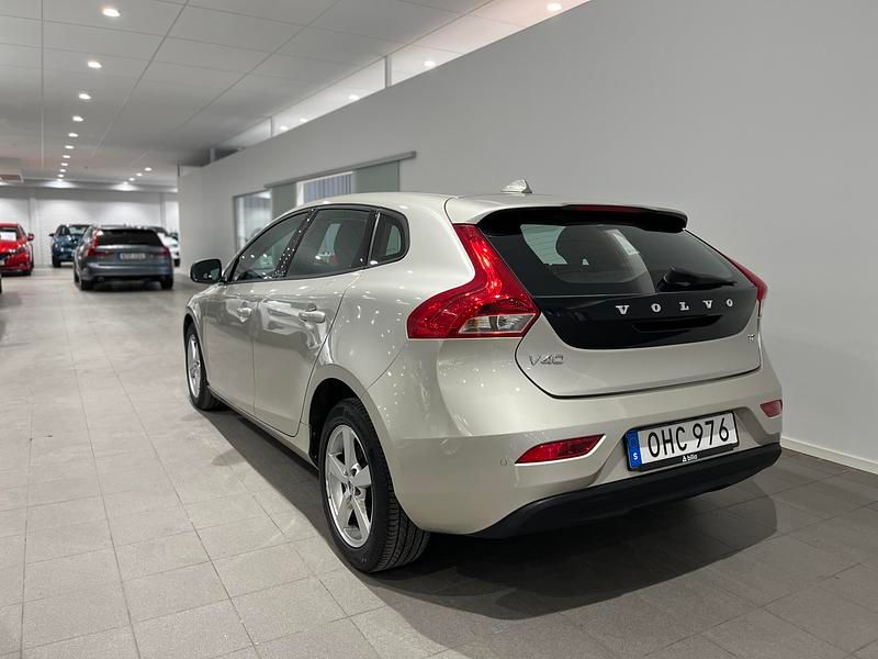 Begagnad Volvo V40 Business Edition 124 HK (91 kW) 2016 Brun Halvkombi