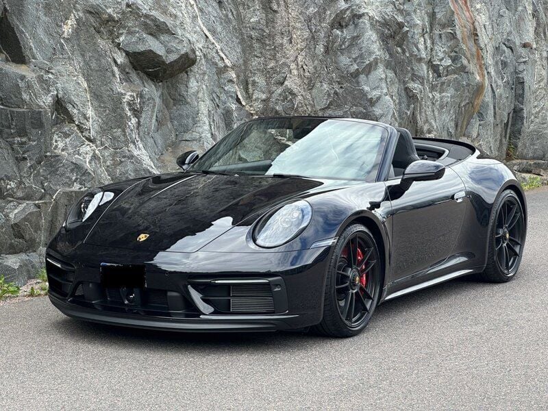 Svart Begagnad 2024 Porsche 911 Carrera GTS Cab | 2 295 000 kr - Bild 1/3
