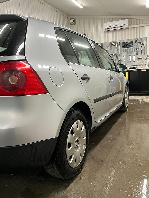 Begagnad VW Golf IV 102 HK (75 kW) 2006 Silver metallic