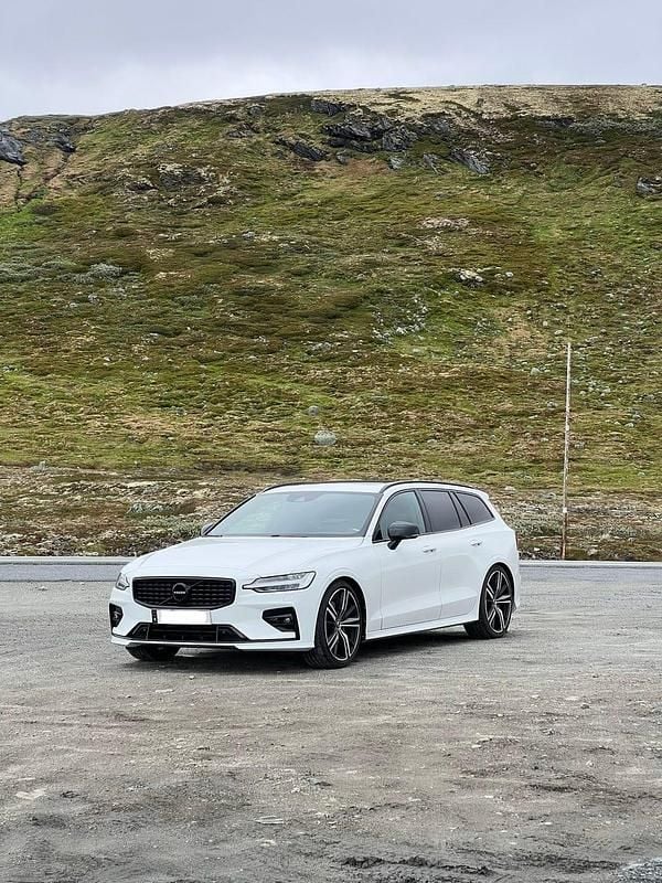 Begagnad Volvo V60 R-Design 250 HK (183 kW) 2020 Kombi