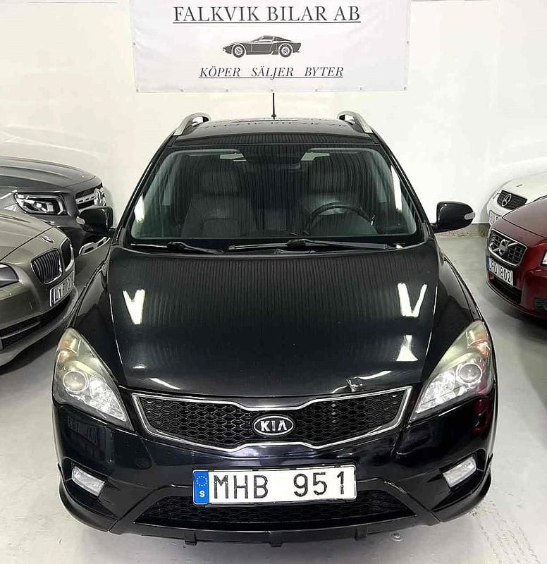 Svart Begagnad 2012 Kia Ceed Sportswagon Premium Kombi | 34 899 kr (Marknadspris) - Bild 1/4