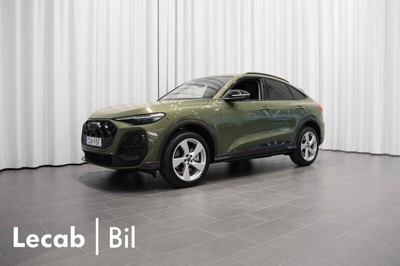 Grön (distriktgrön metallic) Ny 2025 Audi Q5 Sportback S-Line SUV | 778 500 kr (Dyr) - Bild 1/4