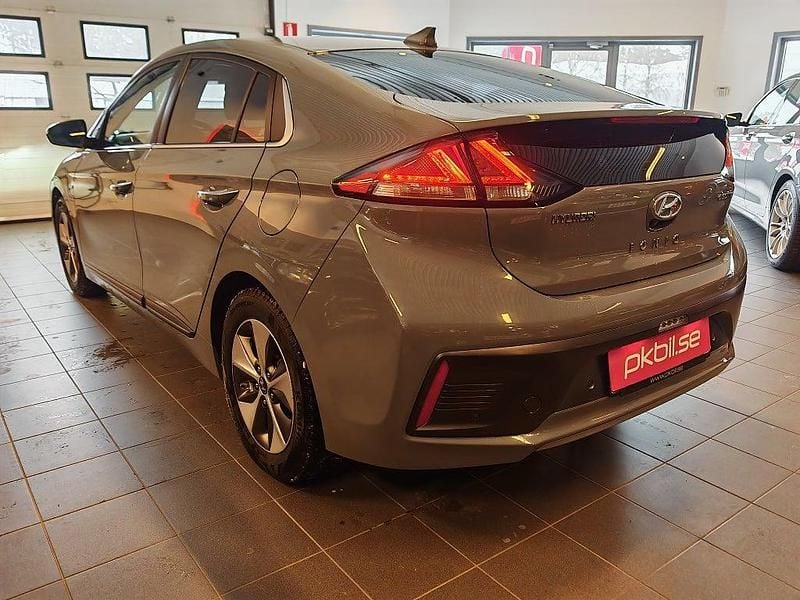 Begagnad Hyundai Ioniq Premium 100 kW (136 HK) 2019 Grå Halvkombi