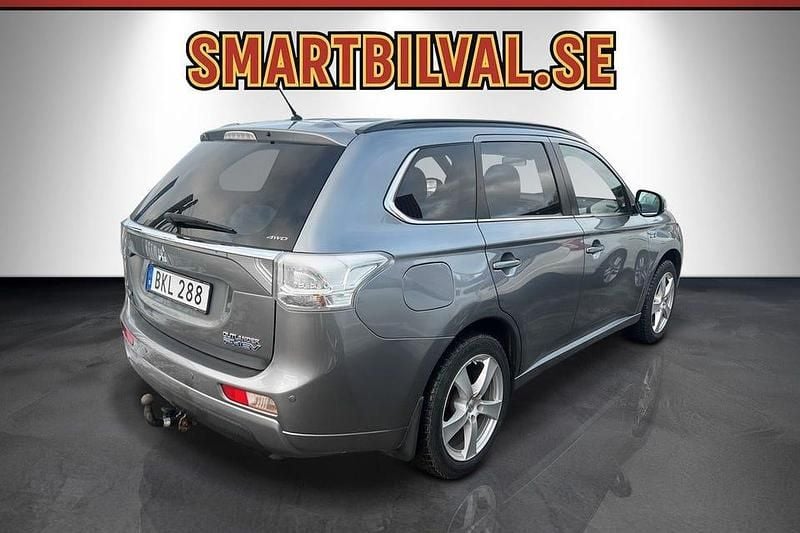 Begagnad Mitsubishi Outlander 203 HK (149 kW) 2014 Gråmetallic SUV