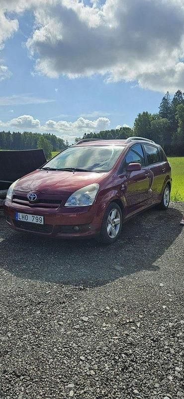 Röd Begagnad 2006 Toyota Corolla Verso Minibuss | 30 000 kr (Lite dyr) - Bild 1/4
