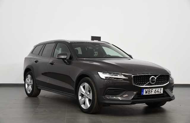 Begagnad Volvo V60 CC 250 HK (183 kW) 2024 Kombi