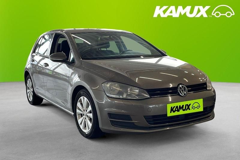 Silver/grå Begagnad 2013 VW Golf VII Halvkombi | 109 900 kr (Marknadspris) - Bild 1/4