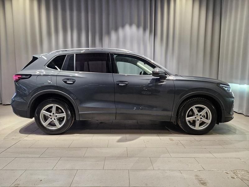 Begagnad VW Tiguan 2025 Grå SUV