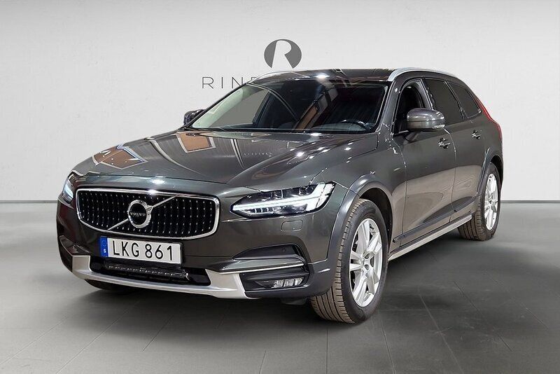 Mörkgrå (grå) Begagnad 2018 Volvo V90 CC Momentum Kombi | 279 900 kr (Marknadspris) - Bild 1/3