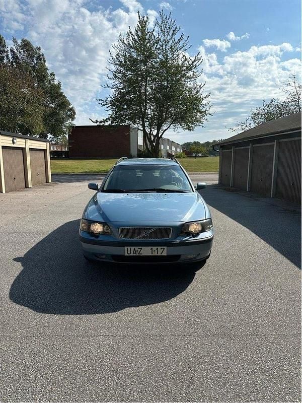 Blå Begagnad 2004 Volvo V70 Business Edition Kombi | 29 900 kr (Lite dyr) - Bild 1/4