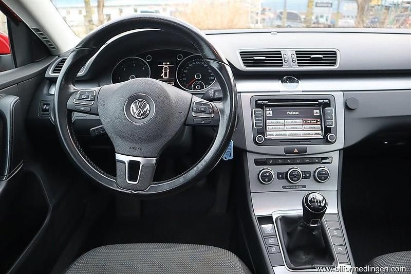 Begagnad VW Passat 140 HK (102 kW) 2014 Röd samma som bilen Kombi