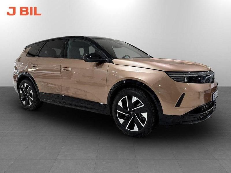 Impakt copper Begagnad 2024 Opel Grandland Electric Ultimate SUV | 499 900 kr (Marknadspris) - Bild 1/4