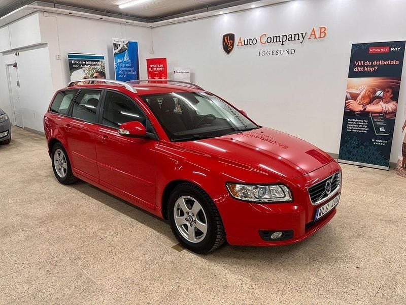 Röd Begagnad 2012 Volvo V50 Momentum Kombi | 64 900 kr (Marknadspris) - Bild 1/4