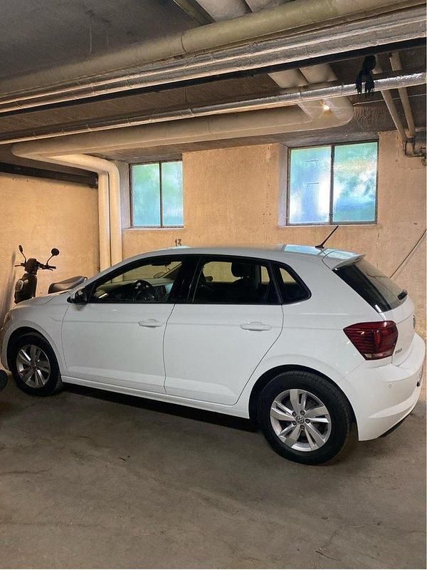 Vit Begagnad 2020 VW Polo Halvkombi | 175 000 kr (Lite dyr) - Bild 1/4