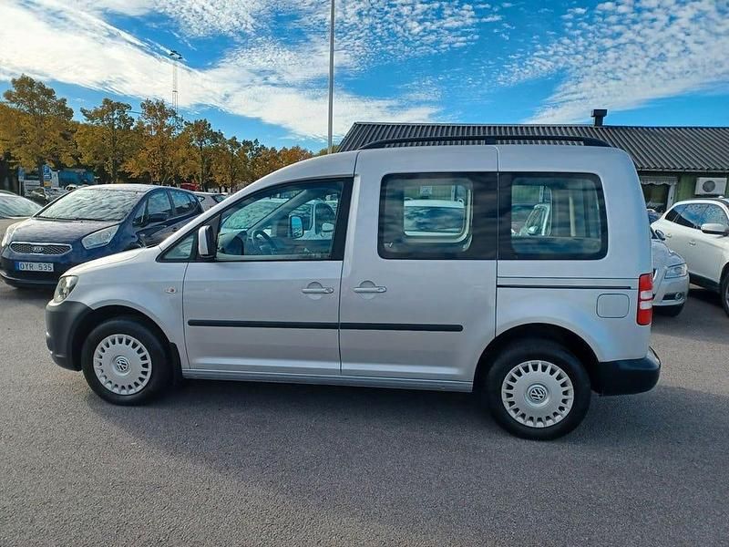 Begagnad VW Caddy 109 HK (80 kW) 2011 Silver Minibuss