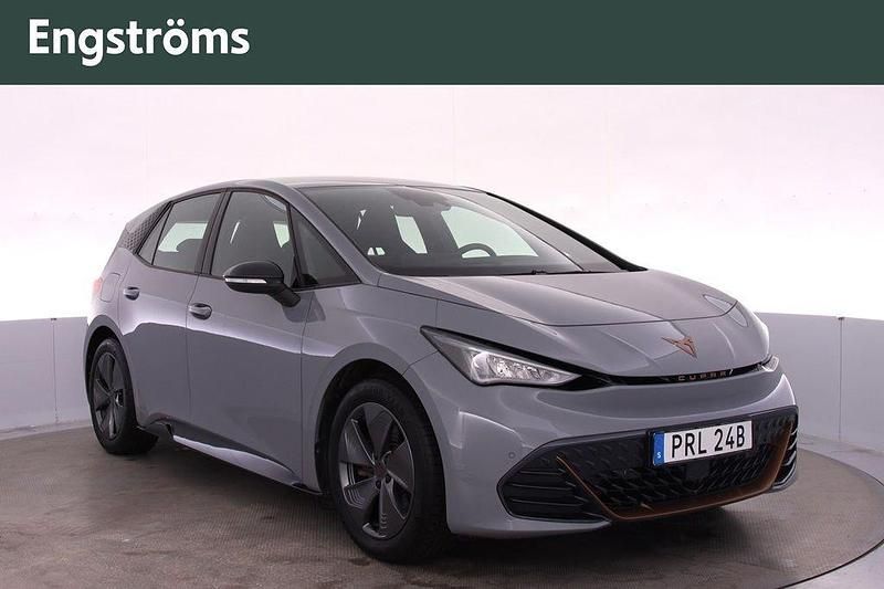 Ljusgrå (vapor grey) Begagnad 2023 Cupra Born Halvkombi | 269 000 kr (Marknadspris) - Bild 1/4