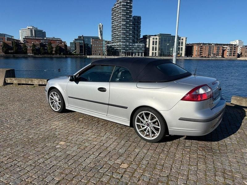 Ljusgrå (gråmetallick) Begagnad 2005 Saab 9-3 Cabriolet Vector Cab | 99 900 kr - Bild 1/4