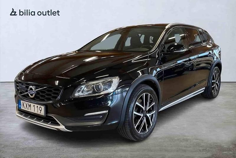 Svart Begagnad 2016 Volvo V60 CC Kombi | 164 900 kr - Bild 1/1