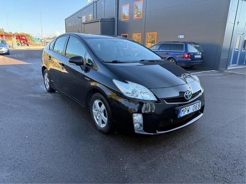 Svart Begagnad 2011 Toyota Prius Halvkombi | 84 900 kr (Marknadspris) - Bild 1/4