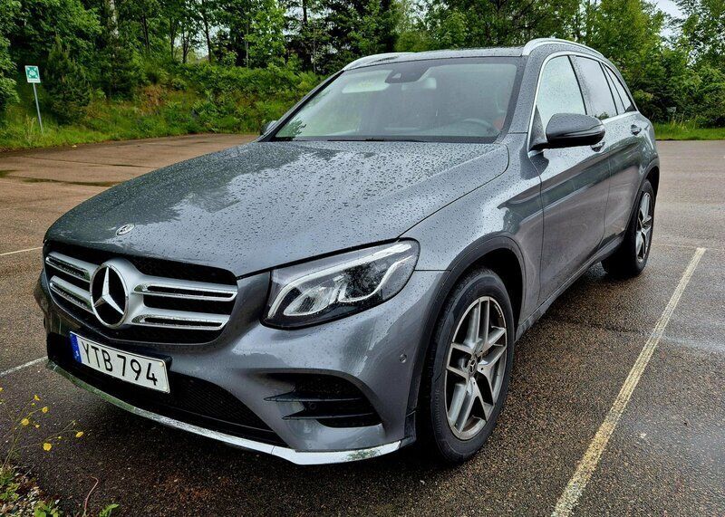 Grå Begagnad 2019 Mercedes GLC220 SUV | 315 500 kr (Marknadspris) - Bild 1/4
