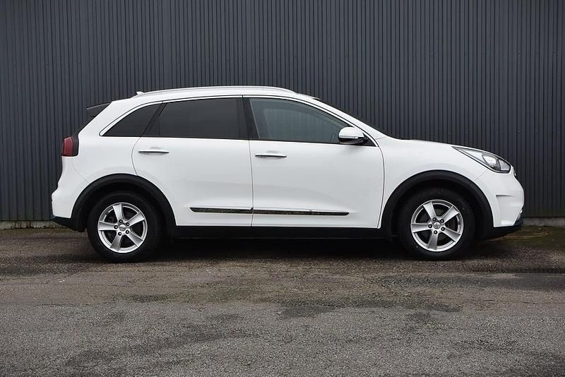 Begagnad Kia Niro Advance 141 HK (103 kW) 2018 Vit SUV