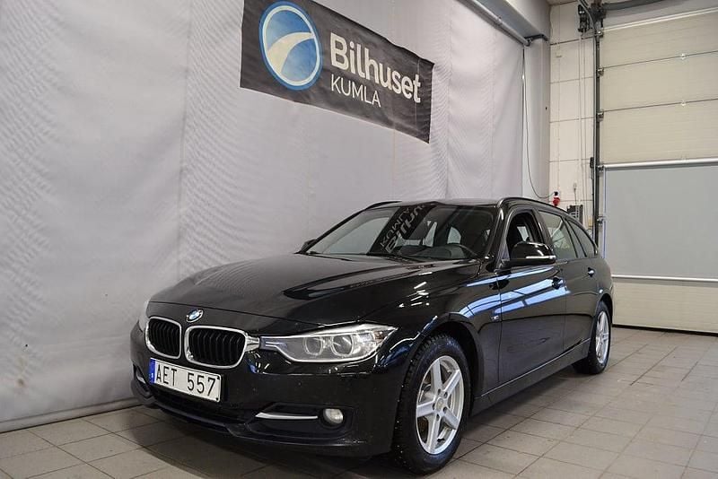 Svart Begagnad 2013 BMW 320 Sport Line Kombi | 99 000 kr (Marknadspris) - Bild 1/4