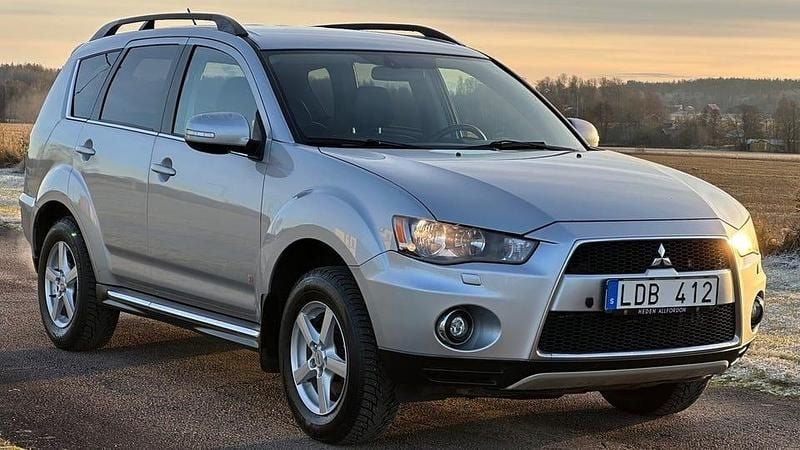 Silver Begagnad 2011 Mitsubishi Outlander Edition SUV | 74 900 kr (Marknadspris) - Bild 1/4