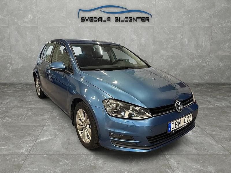 Blå Begagnad 2013 VW Golf VII Halvkombi | 77 500 kr (Marknadspris) - Bild 1/4